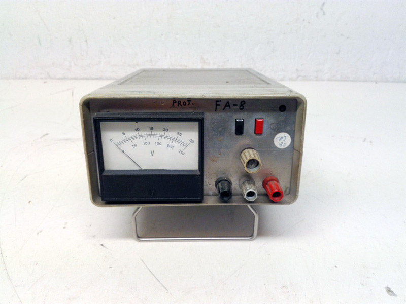 aparato electronica tester voltaje fa8 plastico 10.5-14x16.5x24.7-27 1u